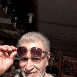 Meet your Posher, Tomas